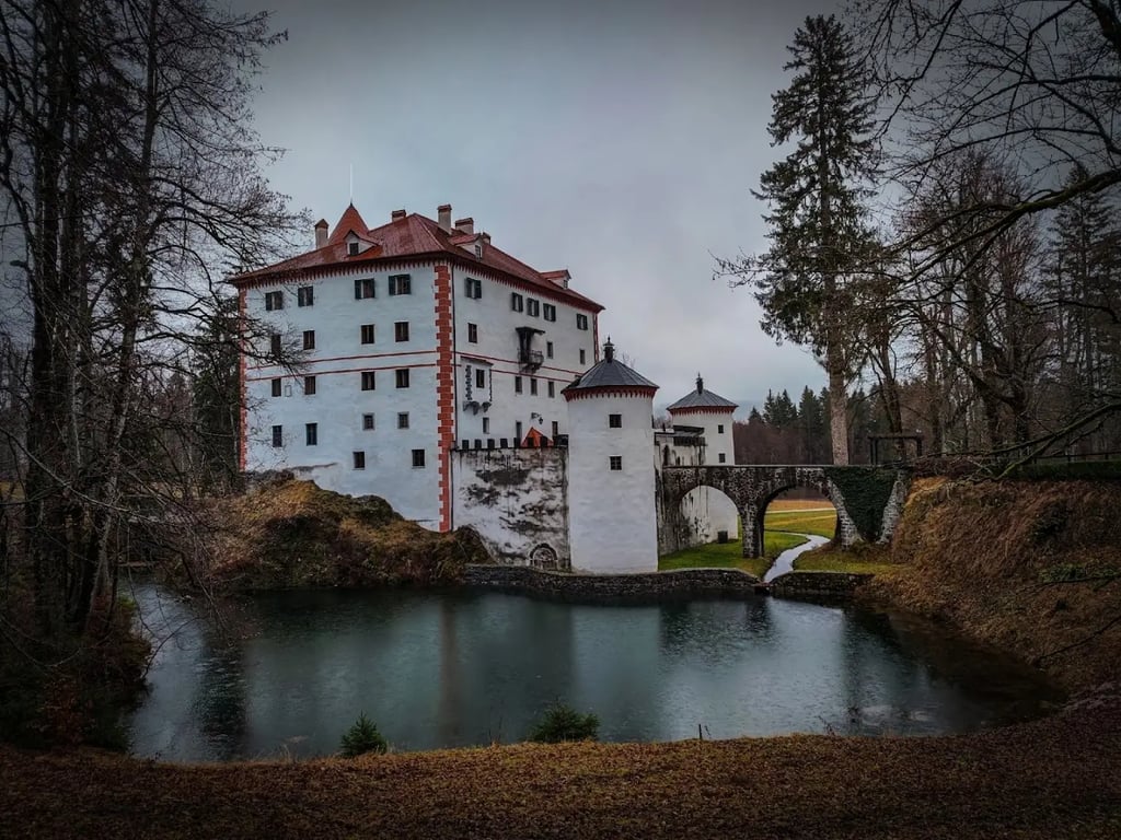 Snežnik Castle