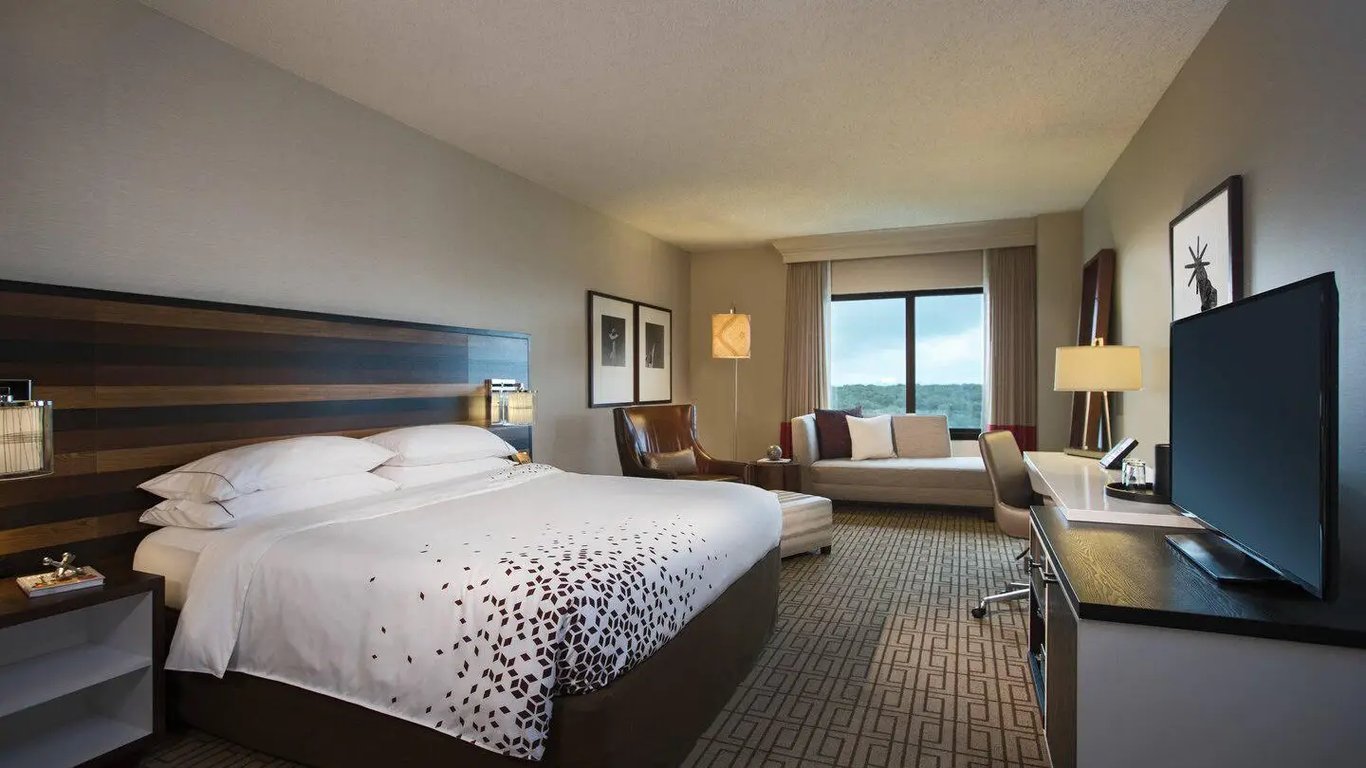 Renaissance Austin Hotel