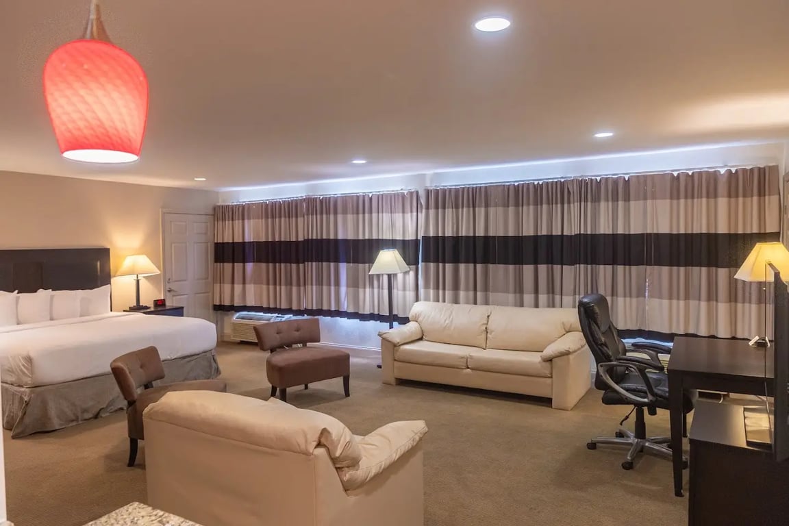 Cottonwoood Suites Hotel and Confernece Center