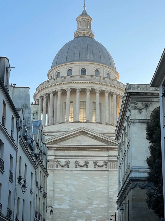 Panthéon Poolside