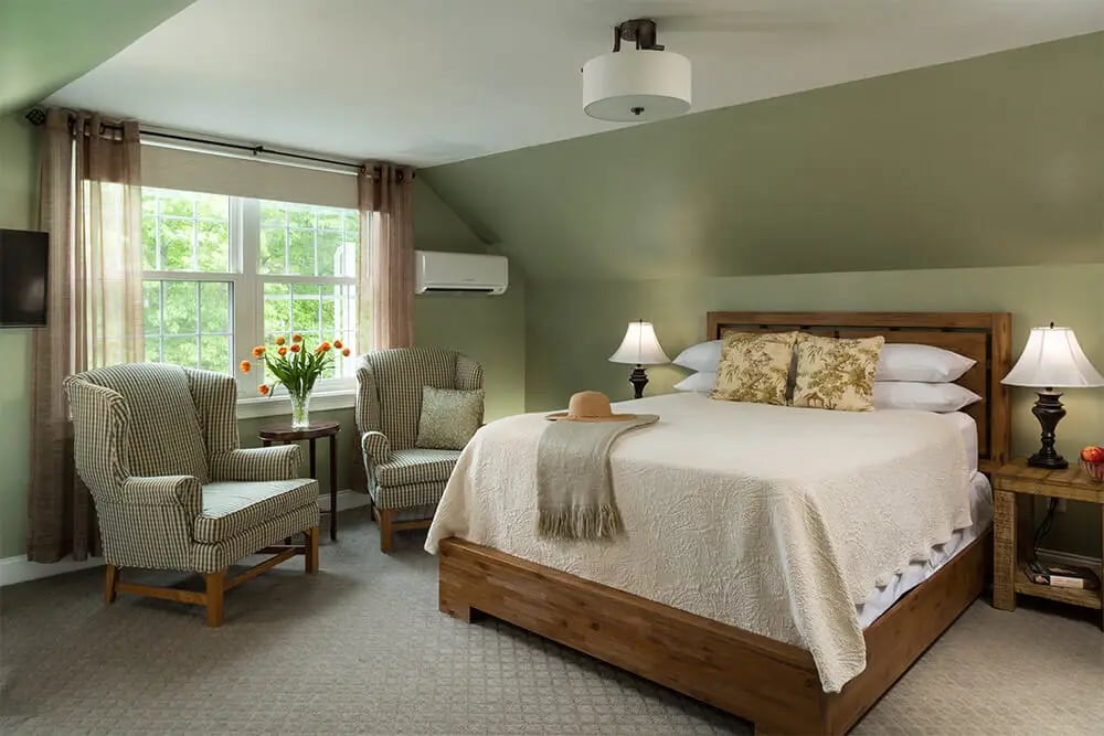 Wolf Cove Inn