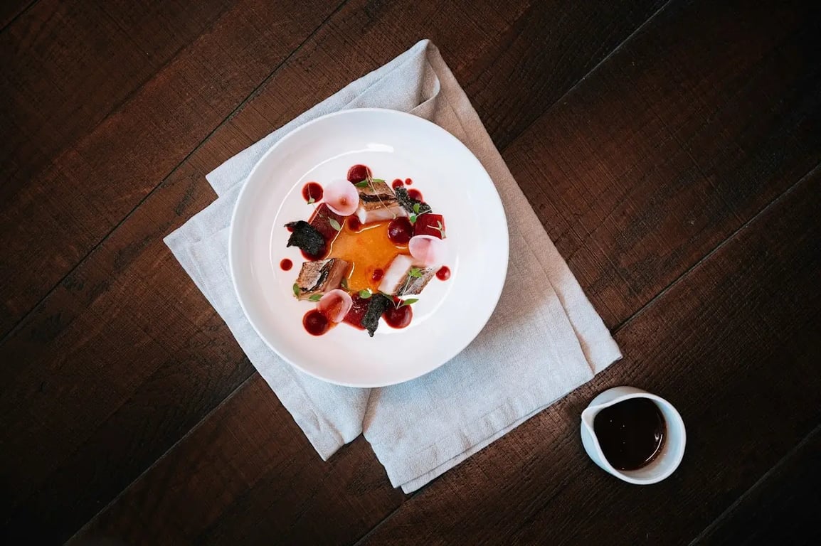 Domaine Riberach - Restaurant étoilé - Spa - Piscine naturelle - Vignoble bio