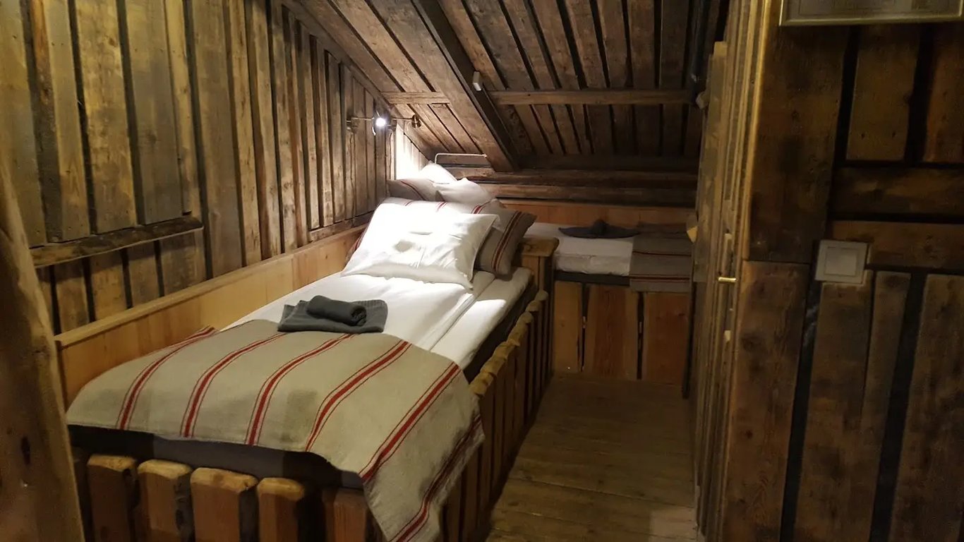 Basecamp Hotel