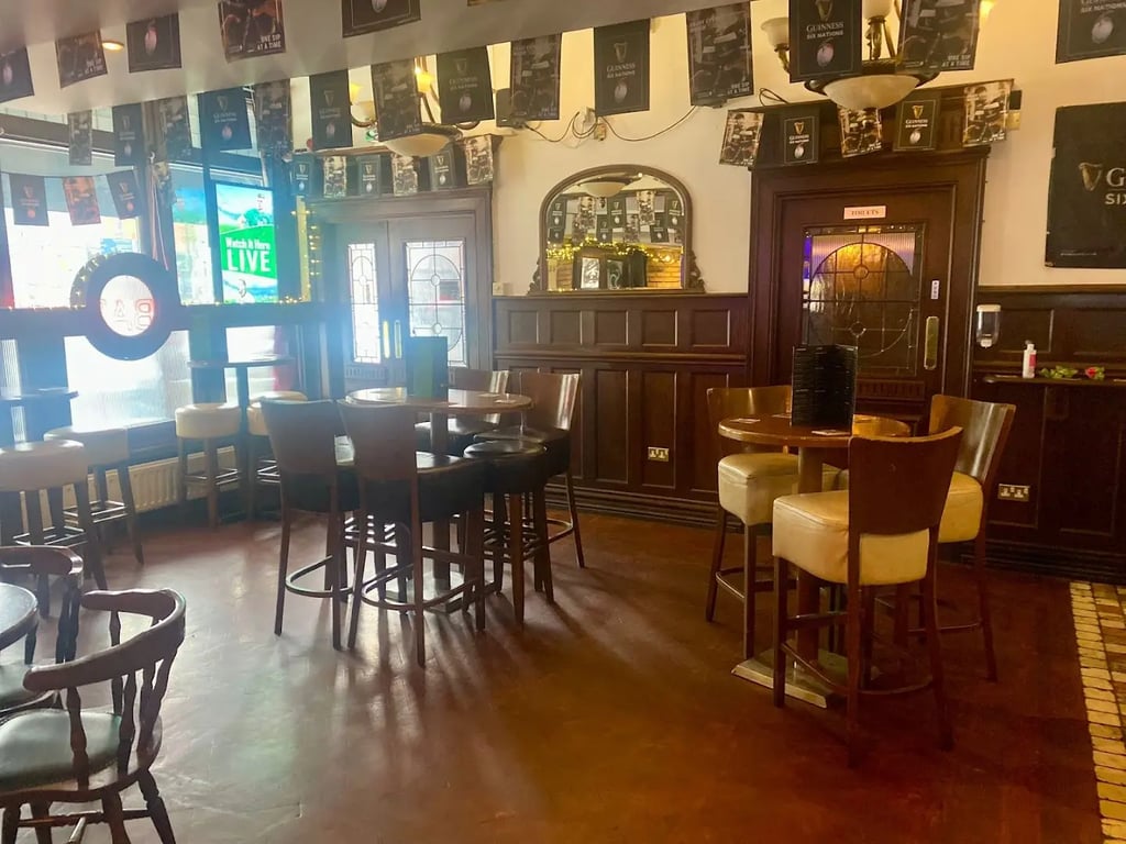 DV8 Bar & Venue