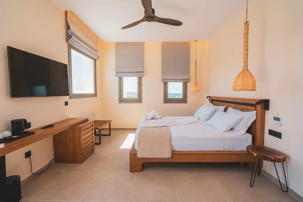 Kouros Blanc Resort & Suites