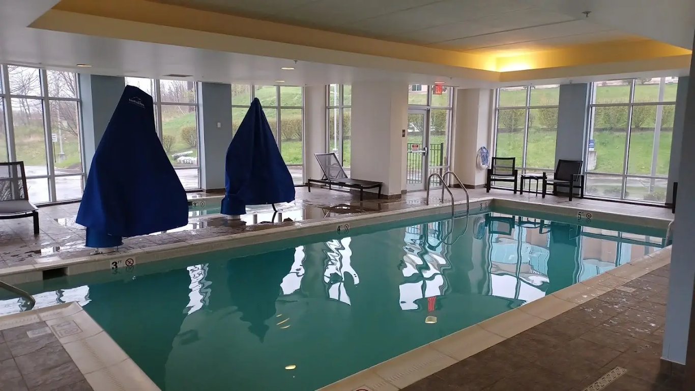 Hampton Inn & Suites Pittsburgh-Meadow Lands