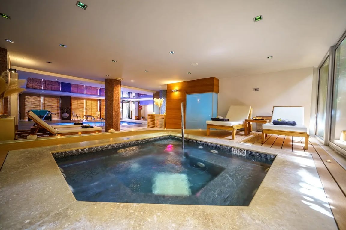 Macaris Suites & Spa