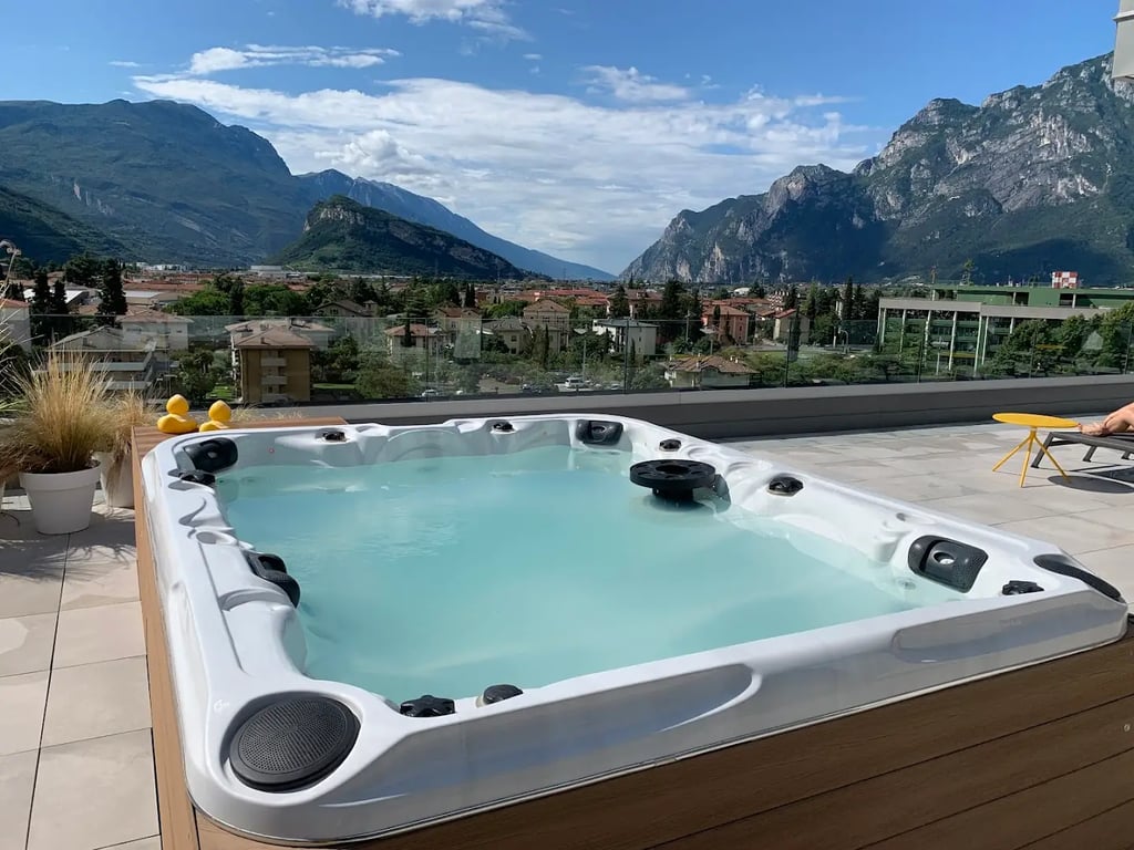 HOODY ACTIVE & HAPPINESS HOTEL