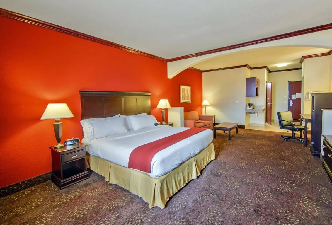 Holiday Inn Express & Suites Terrell