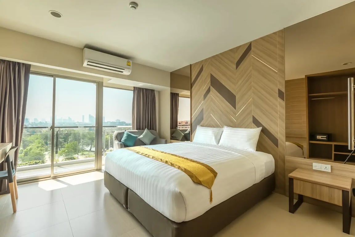 Paragon Suites Resort