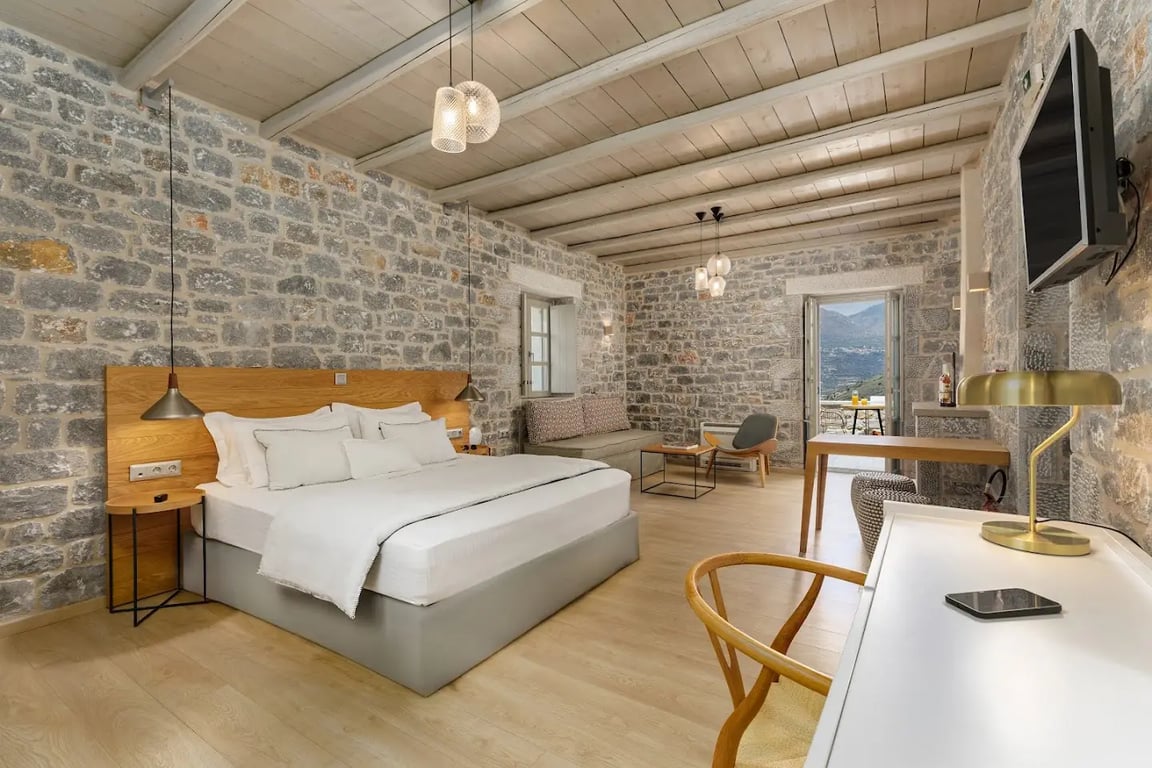 Trapela Limeni Luxury Suites