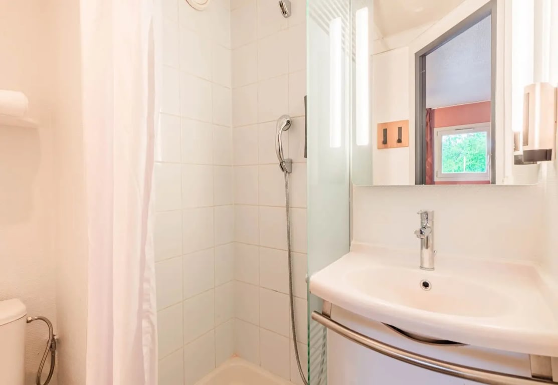 B&B HOTEL Strasbourg Nord Schiltigheim Lac 4 étoiles