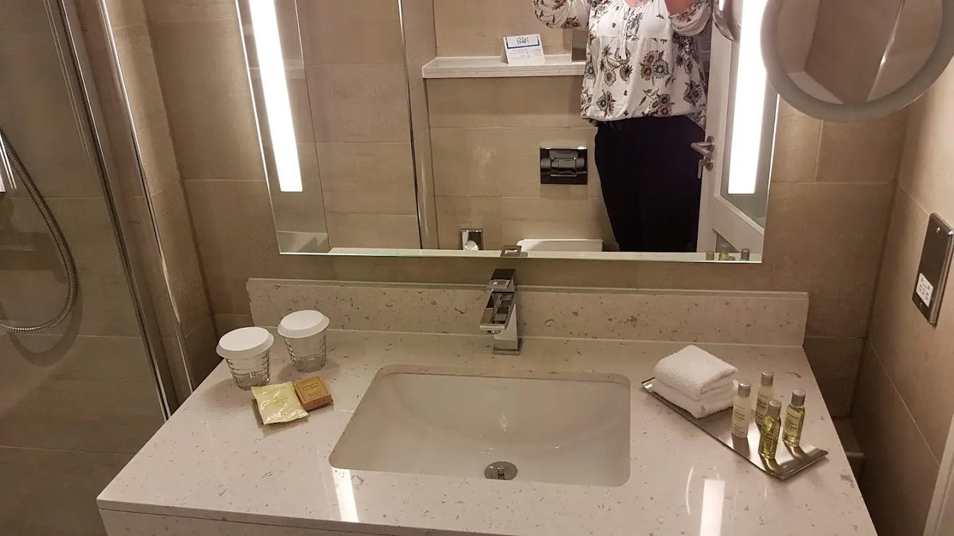 HILTON EDINBURGH CARLTON