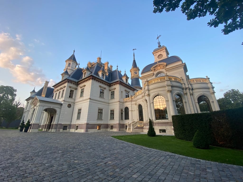 BOTANIQ Turai Kastély