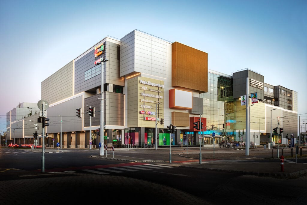 Etele Plaza