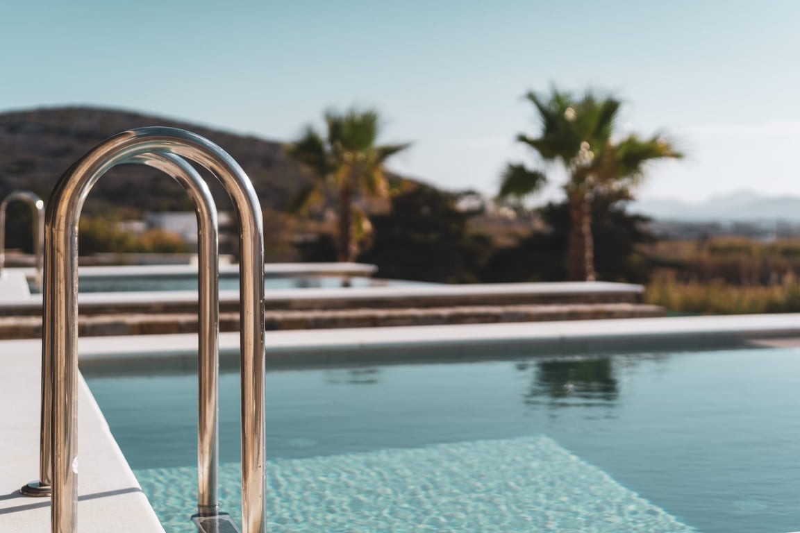 Kouros Blanc Resort & Suites