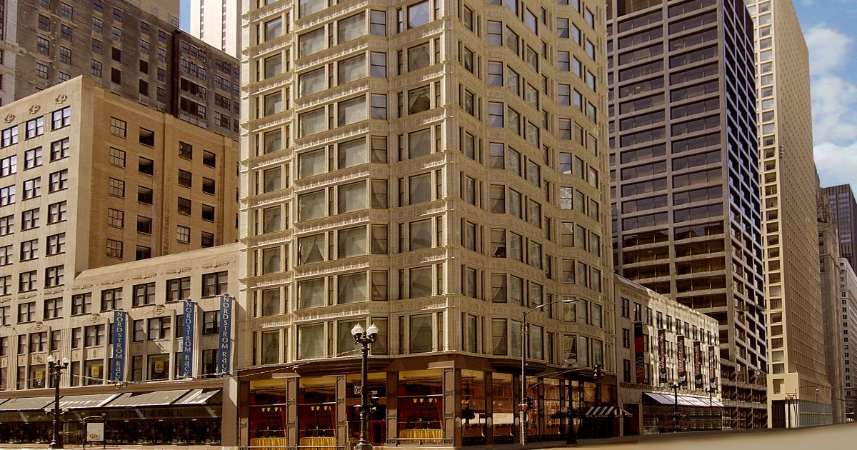 Staypineapple Chicago, an Iconic Hotel