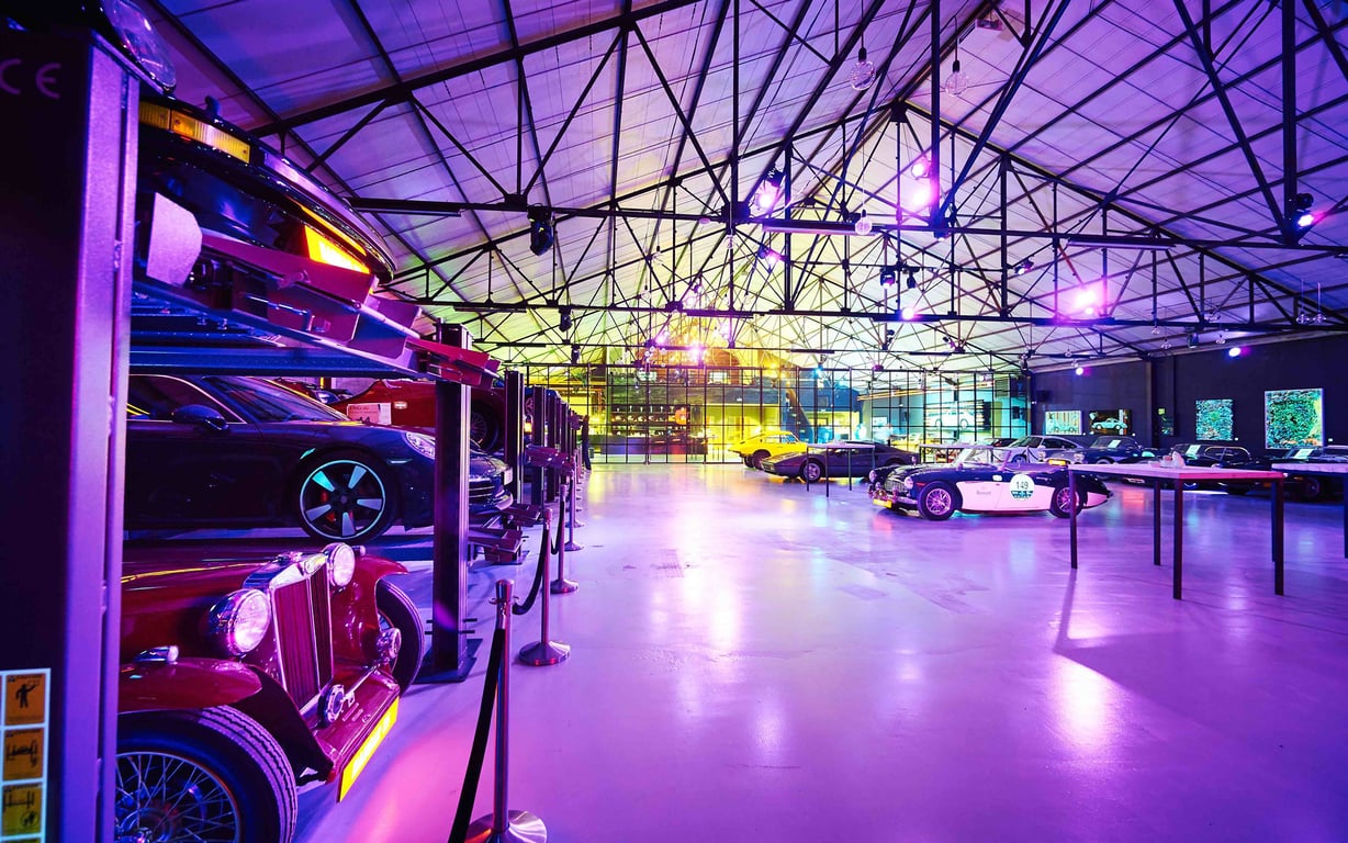 Hangar 125