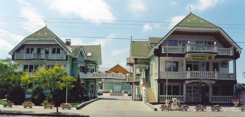 Parish Bull Hotel***