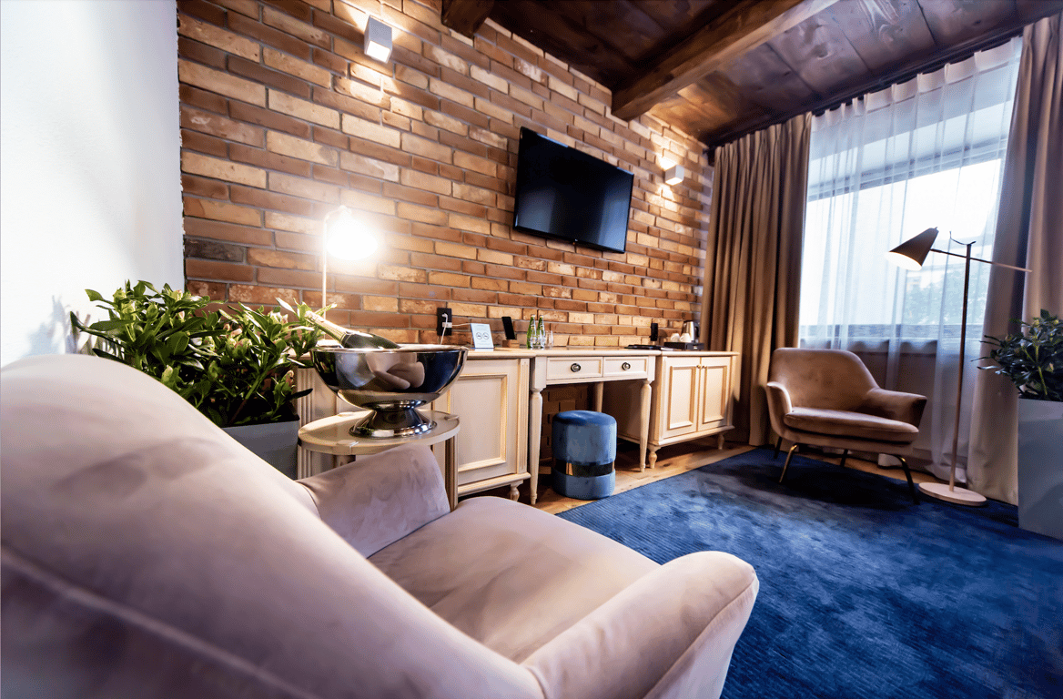 HOTEL TEATR