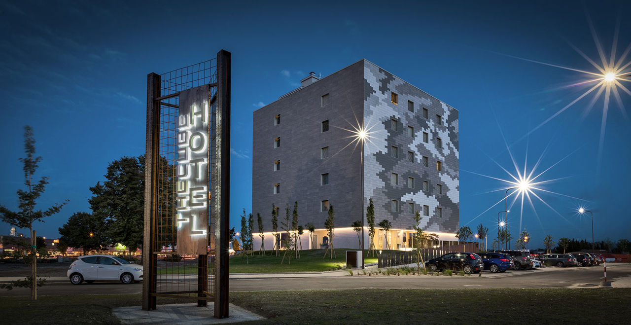 Hotel The Cube