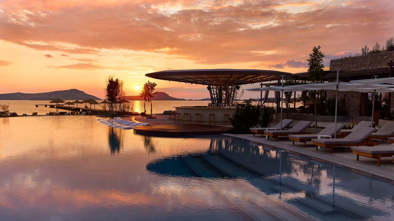W Costa Navarino