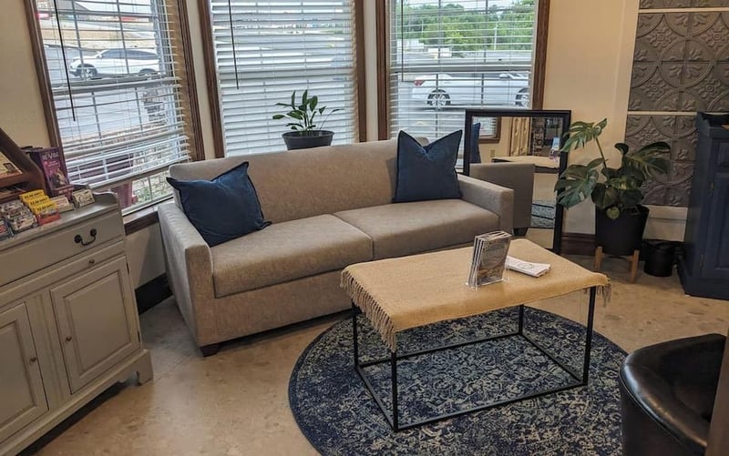 Lobby sitting area with a sofa and round rug