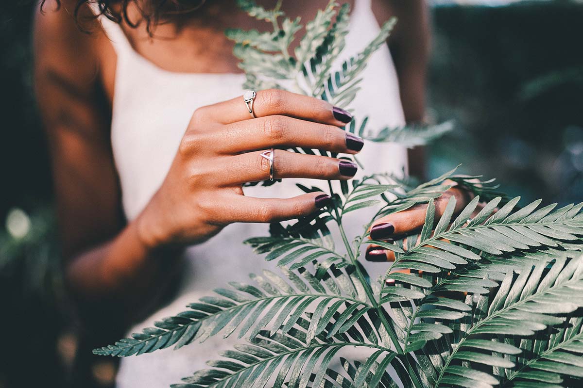 Mit positiven Affirmationen ist es uns möglich, Gedanken zu kultivieren und ein Mindset im Unterbewusstsein zu erschaffen, das eine gesundheitsfördernde Atmosphäre erzeugt und dem Körper bei Heilungsprozessen hilft