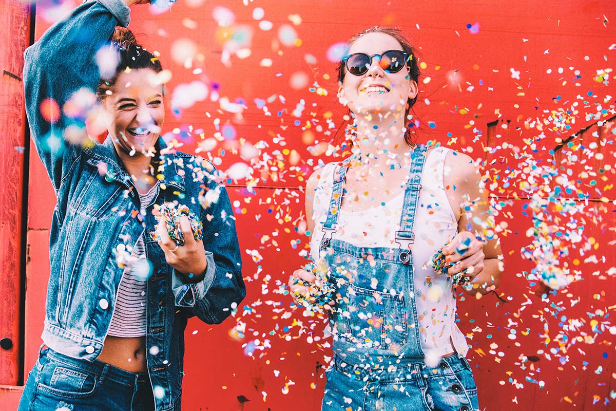 Affirmationen sollten immer positiv formuliert sein, da dein Unterbewusstsein nur klare Handlungsanweisungen umsetzen kann