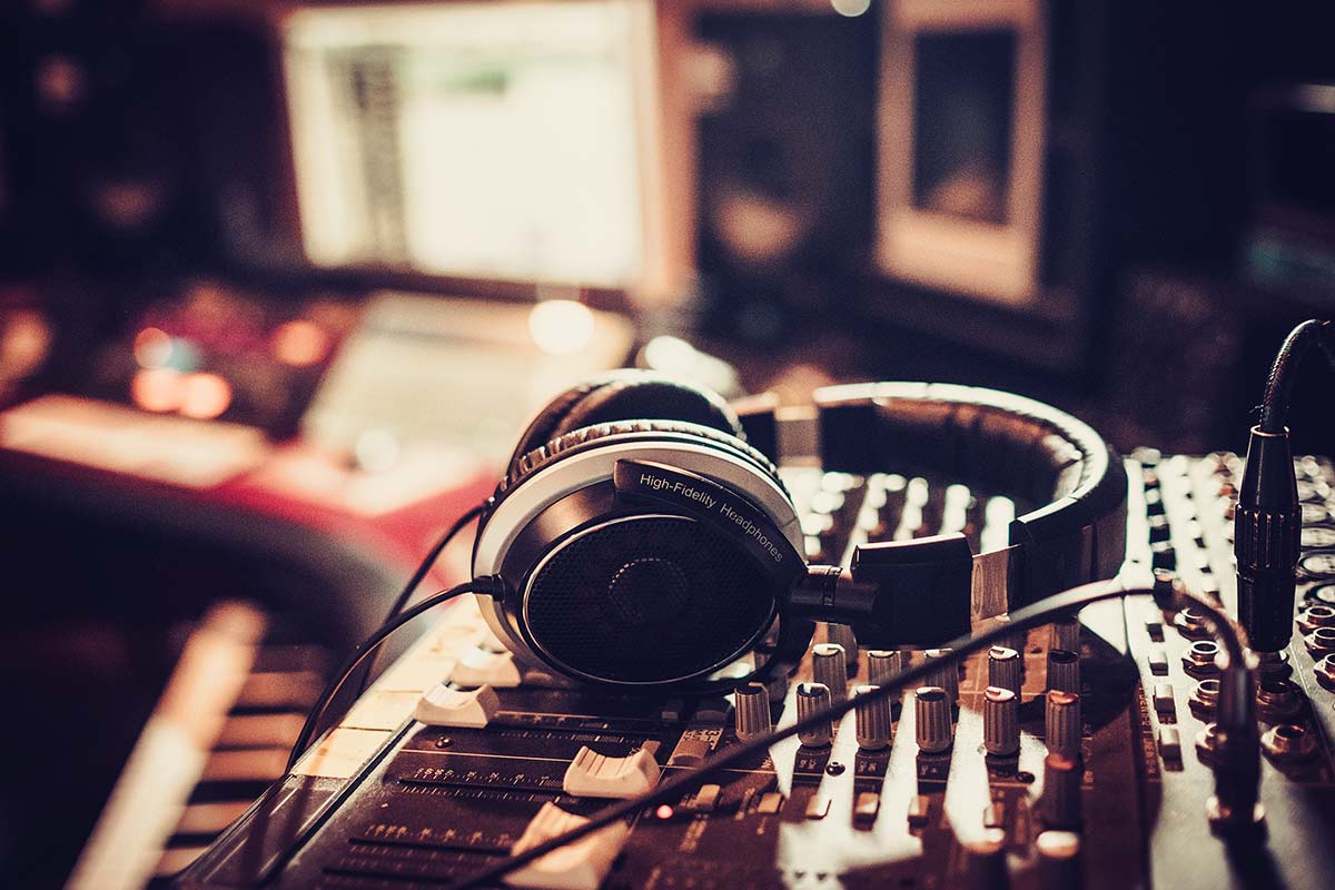 Solfeggio-Frequenzen sind Schwingungen von Klängen, die eine besondere, positive Wirkung auf deinen Körper und deinen Geist haben.