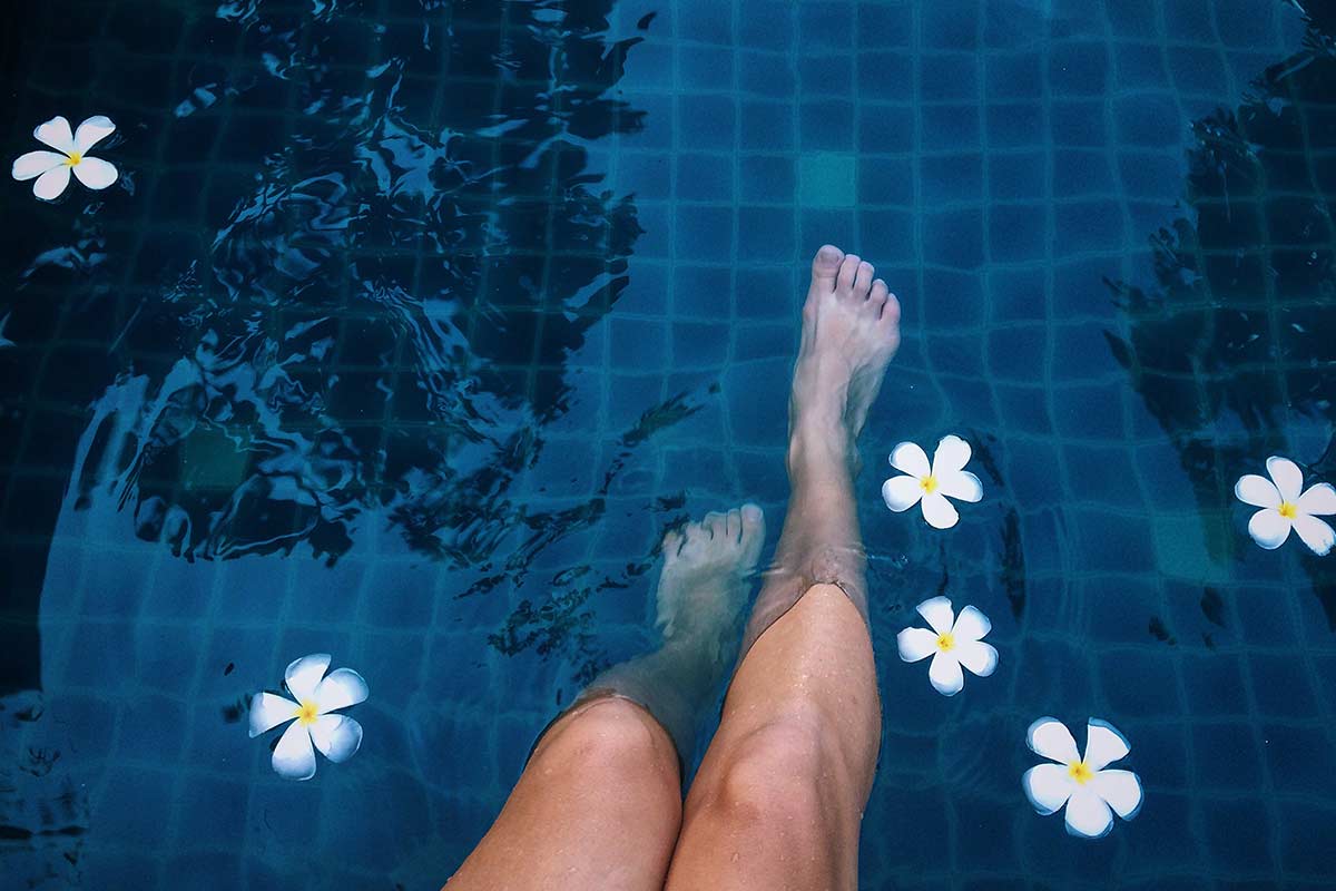 Das sechste Chakra ist das Stirnchakra, auch drittes Auge genannt, und wird über die Farbe Indigoblau aktiviert.