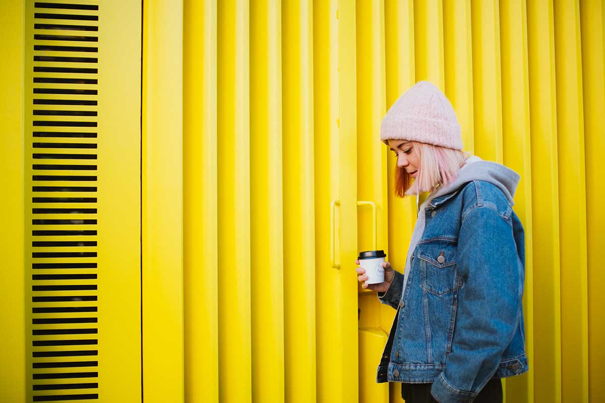 Das Solarplexuschakra wird dem Element Feuer zugeordnet, da es für brennende Leidenschaft als Lebensmotor sorgen und unendlich viel Energie freisetzen kann.