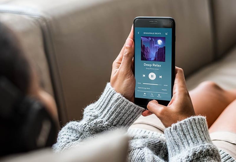 Lade dir jetzt kostenlos die Binauralen Beats "Deep Relax" herunter.