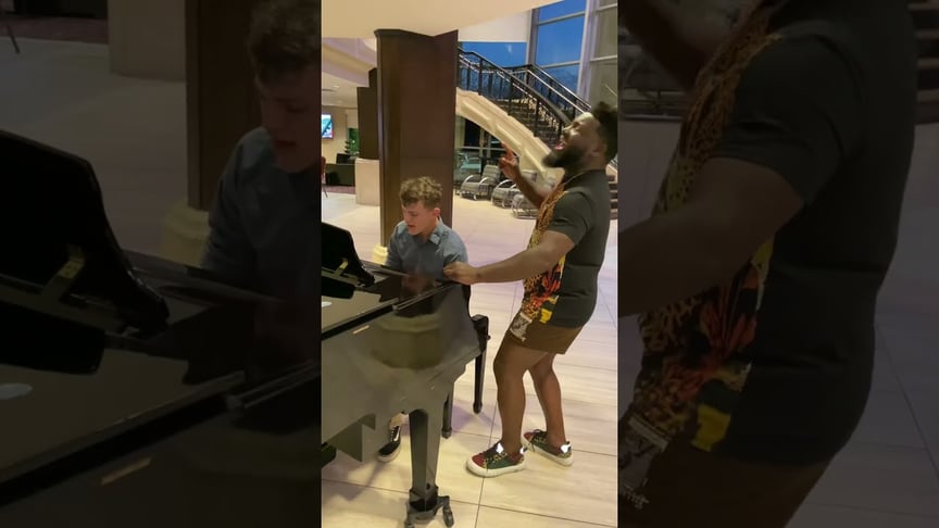 Unplugged/ Spontaneous Worship in Hotel Lobby🙌🏾 @RobertHawkinsTV  & Brayden Mays! 09/22/24