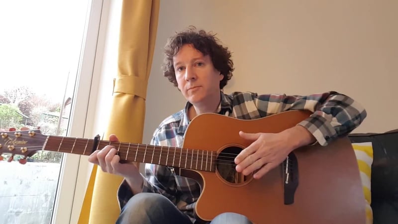 Ally Kerr - Amorino (live acoustic)