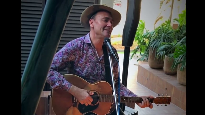 ‘Glory Light' - Luke Vassella Live in Byron Bay