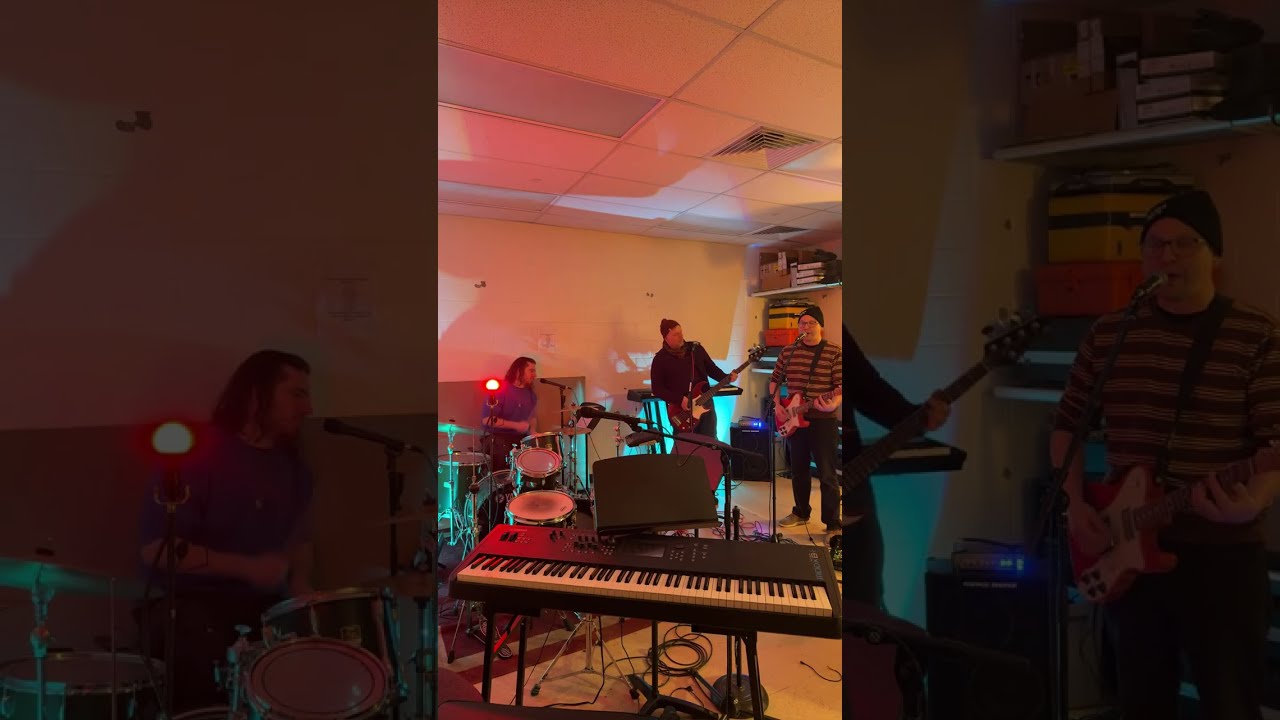 Elektrodinosaur is in a practice room