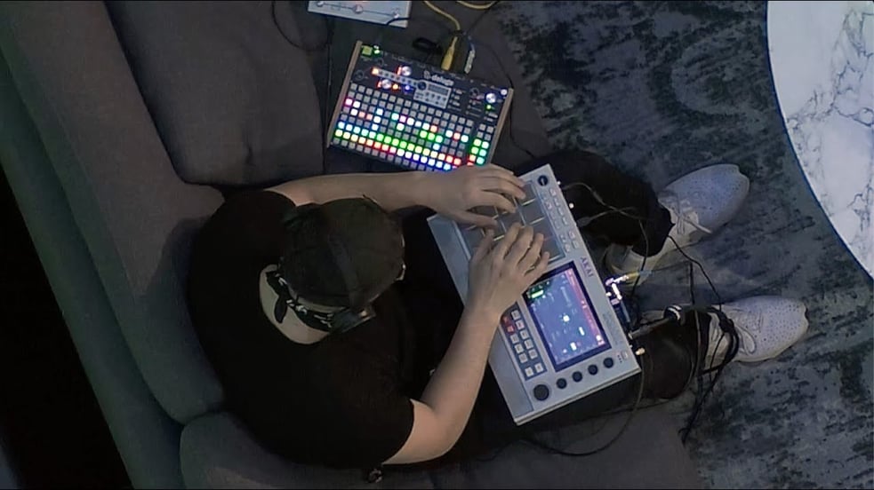 Live House Music Performance by Atilla Ural @Samsung 837