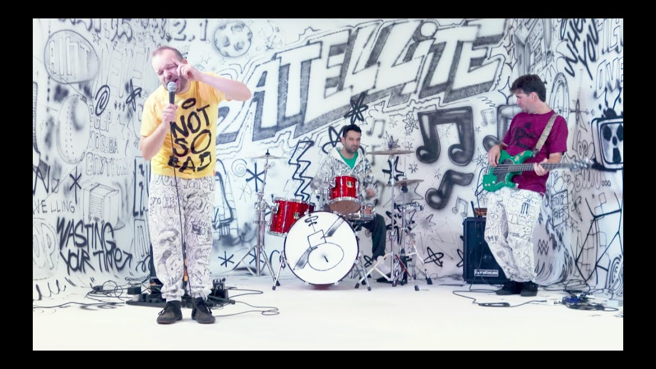 Easy Stride Band // SATELLITE