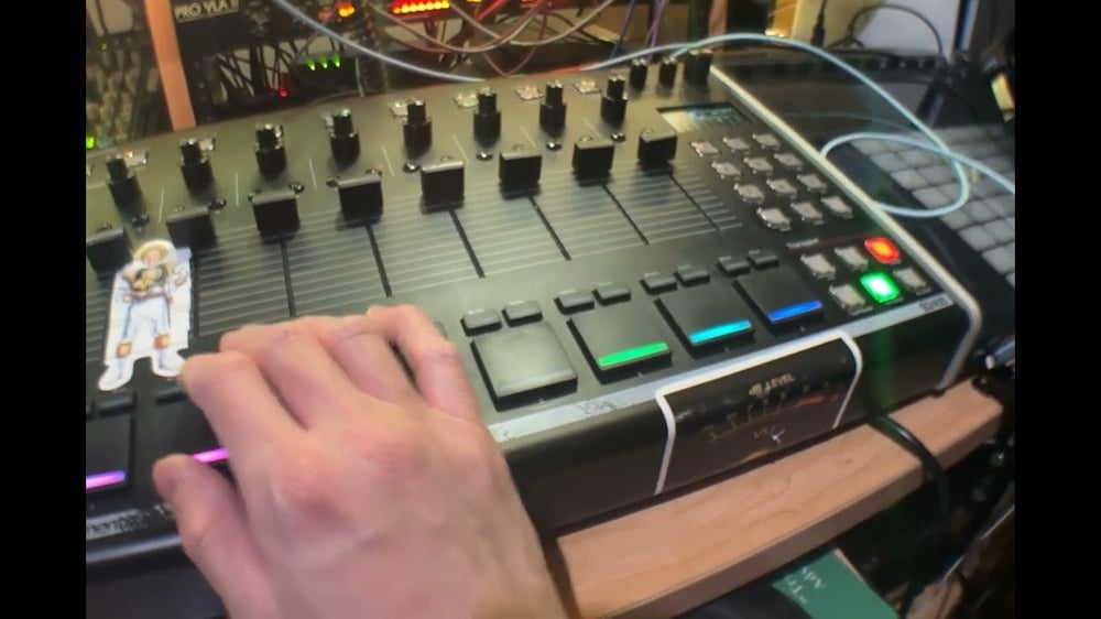 Feels So. #s2400 #beats #lofi #instrumental #ruelzrekkaizraw
