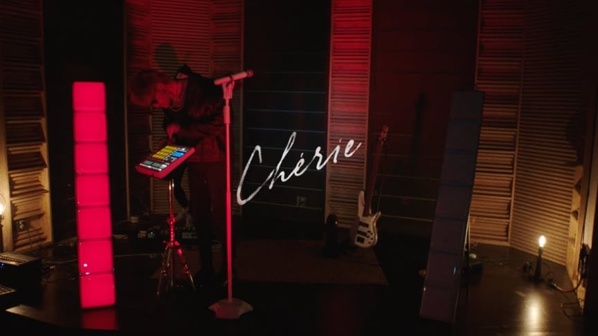 Elijah Cruise - Chérie [Live Performance Video]