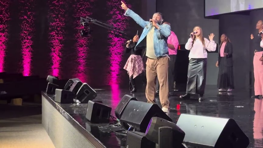 🔥 Robert Hawkins – How Great Is Our God | Kingdom in the Valley Christian Church, Phoenix AZ 🙌🏽