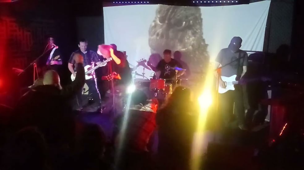 Season to Risk "Mine Eyes" @zhoradarling - Live May 2025