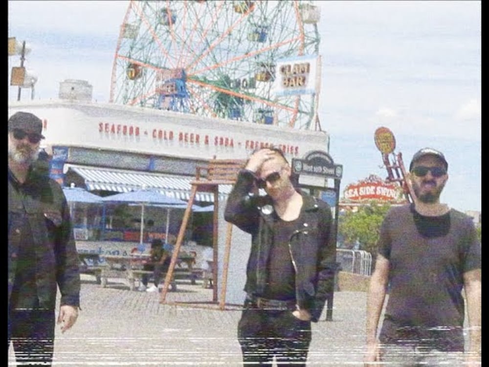 Dead Leaf Echo "Milk.Blue.Kisses"