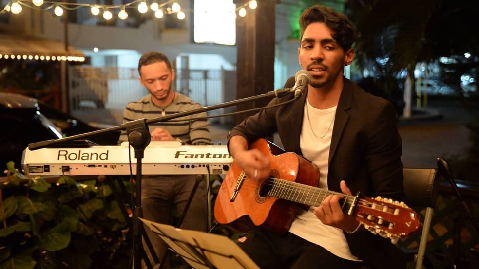 Mientes Tan Bien - Sin Bandera (Cover) Live - Enniel Ft Samanel