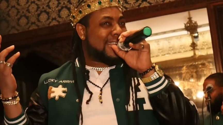 Monèt XChange - Body cover by Tony Aye!