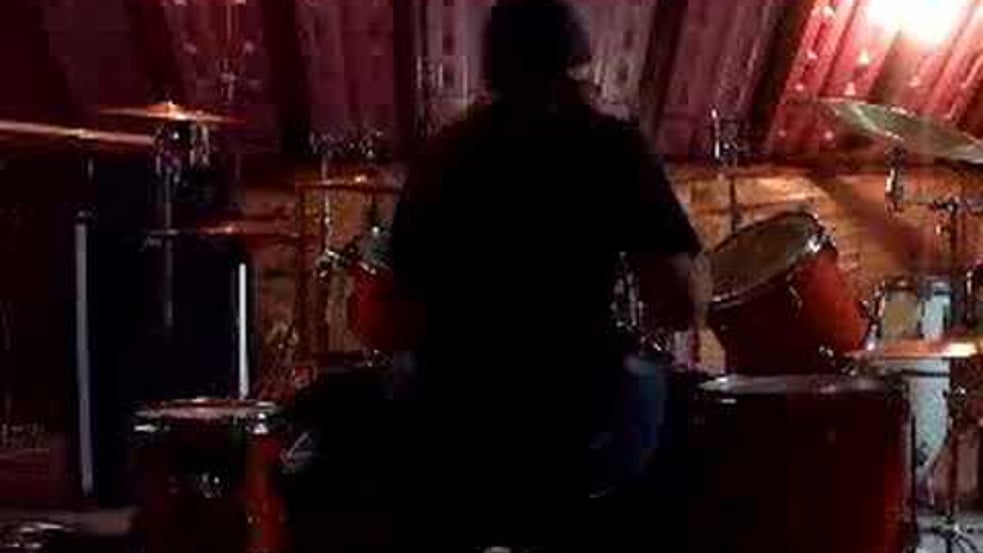 Kick ass Girl drummer/ girl drummer solo