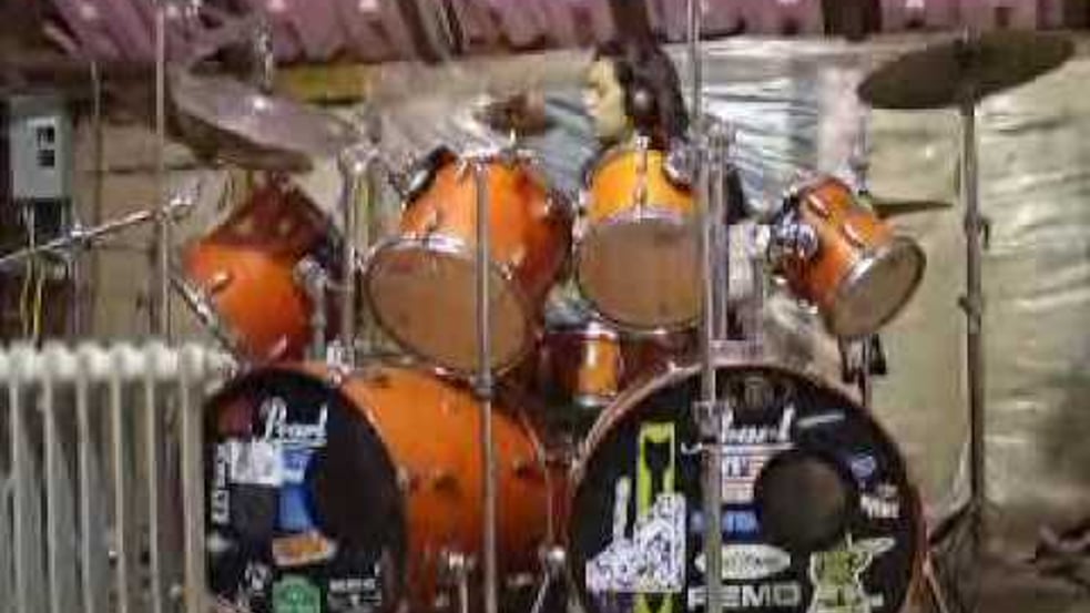 Kick ass Girl drummer/ girl drummer 3 (Machine head cover)