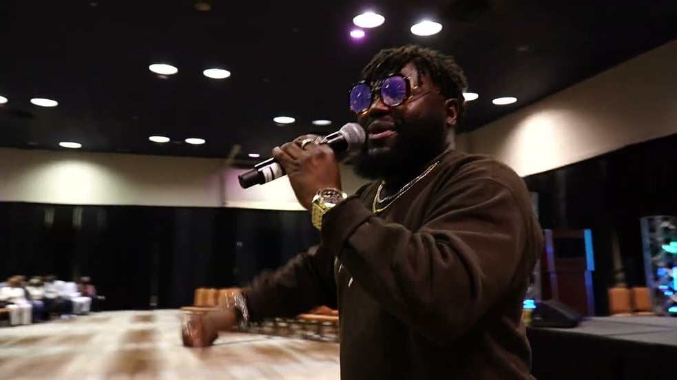 Robert Hawkins Performs New Song “Champion” LIVE in Houston | The Healer in the Land Conference