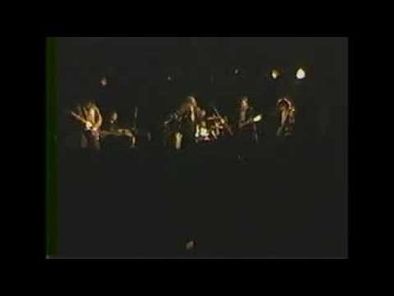 Ally Kerr - Live (with full band) in Tokyo performing 'Footprints'.